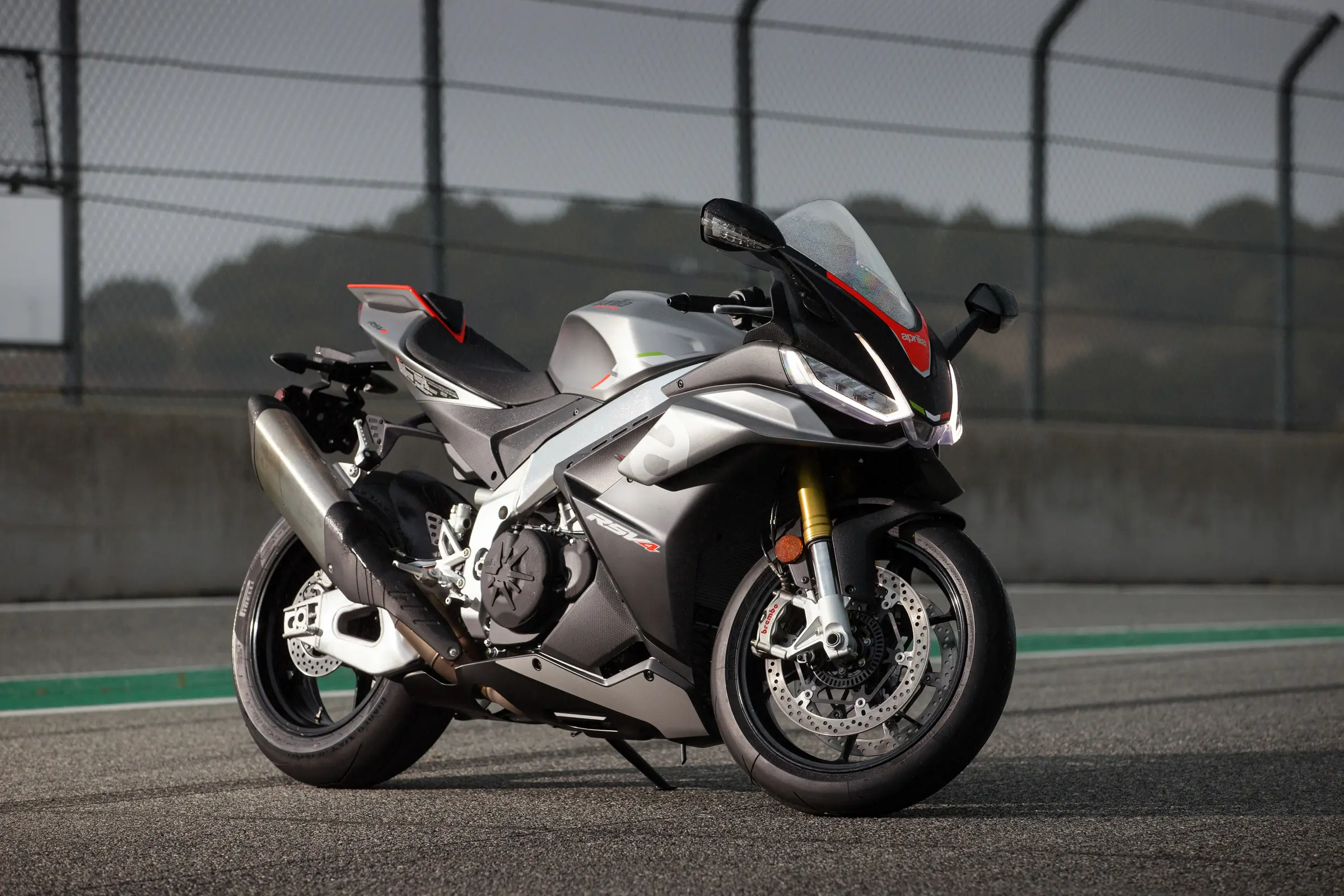 Aprilia RSV4 Factory en pista
