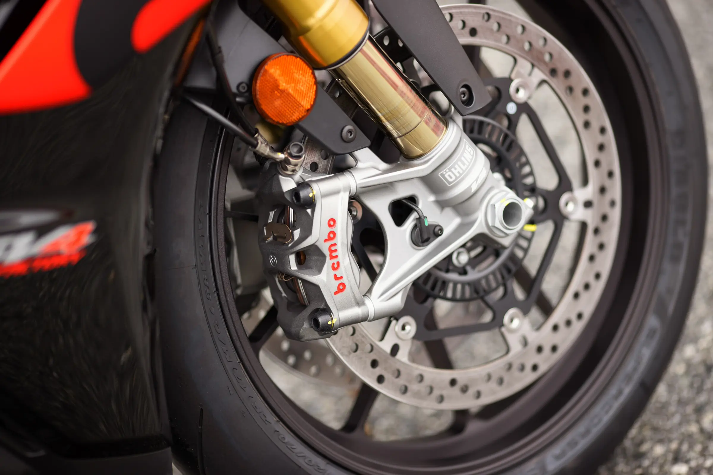 Aprilia RSV4 Factory, detalle de conducción