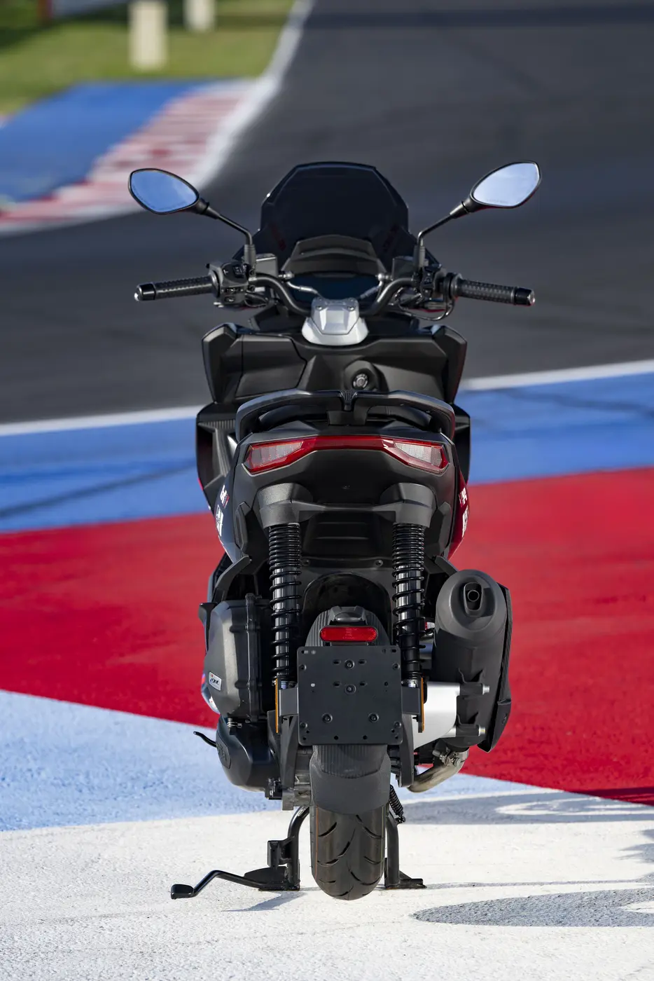 Aprilia SR GT 200, detalle de conducción
