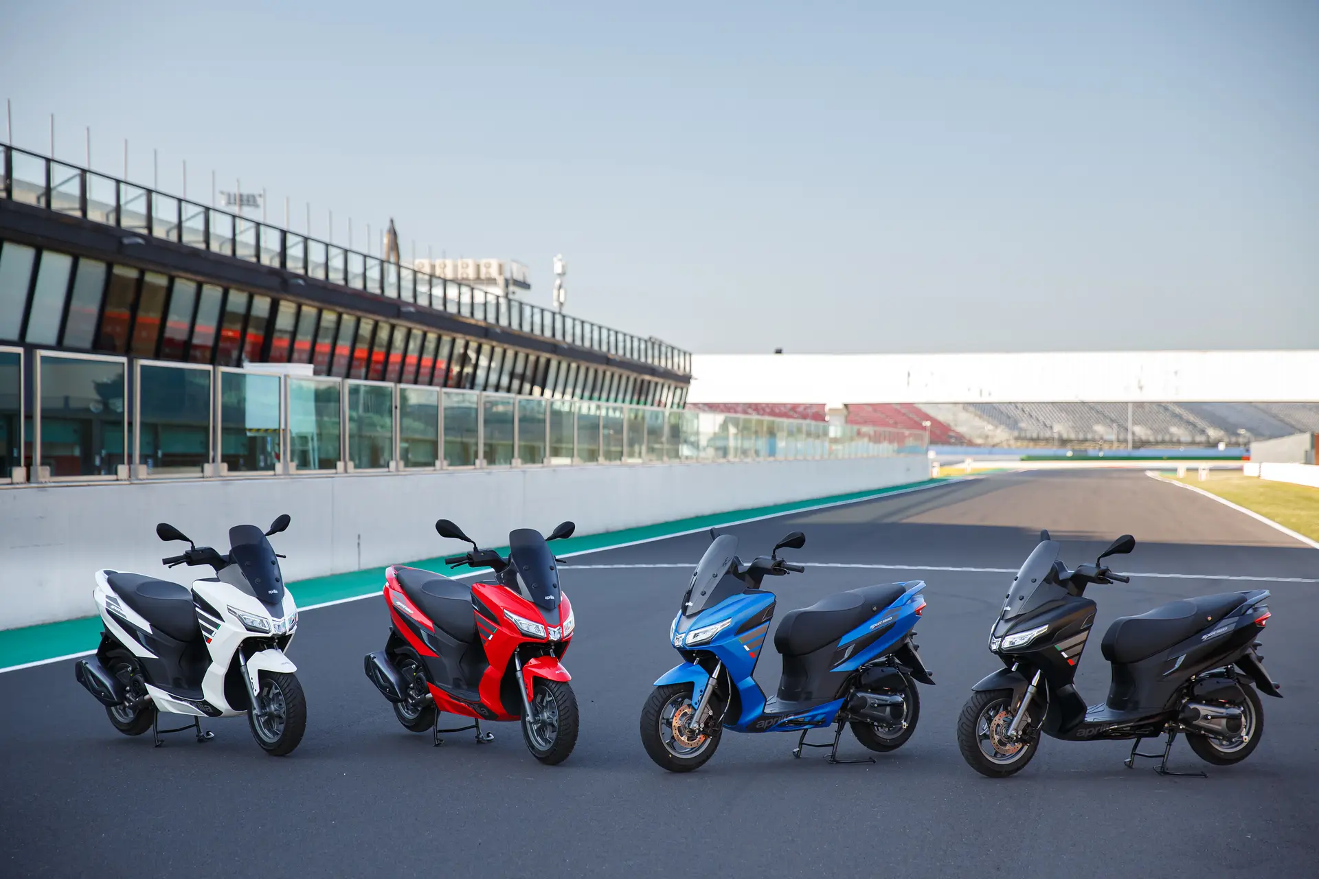 Aprilia SXR 160, detalle de conducción