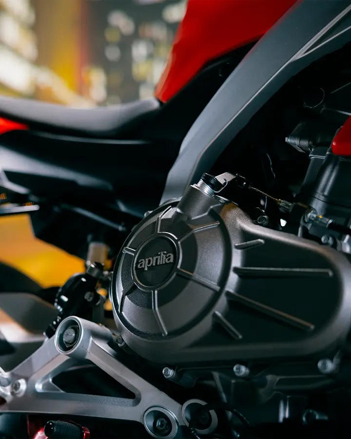 Frente de Aprilia Tuono 457