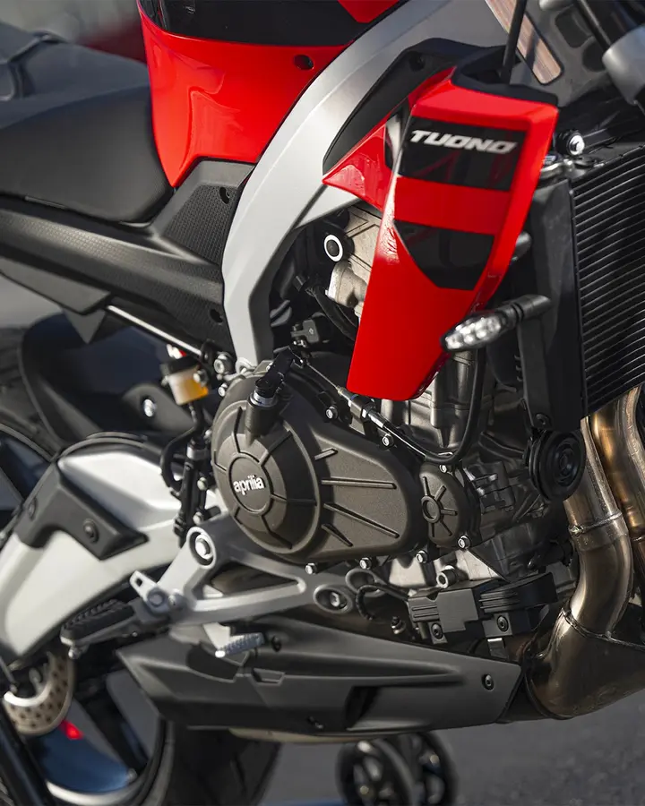 Diseño naked de Aprilia Tuono 457
