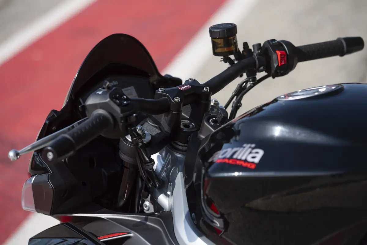 Diseño de Aprilia Tuono 660