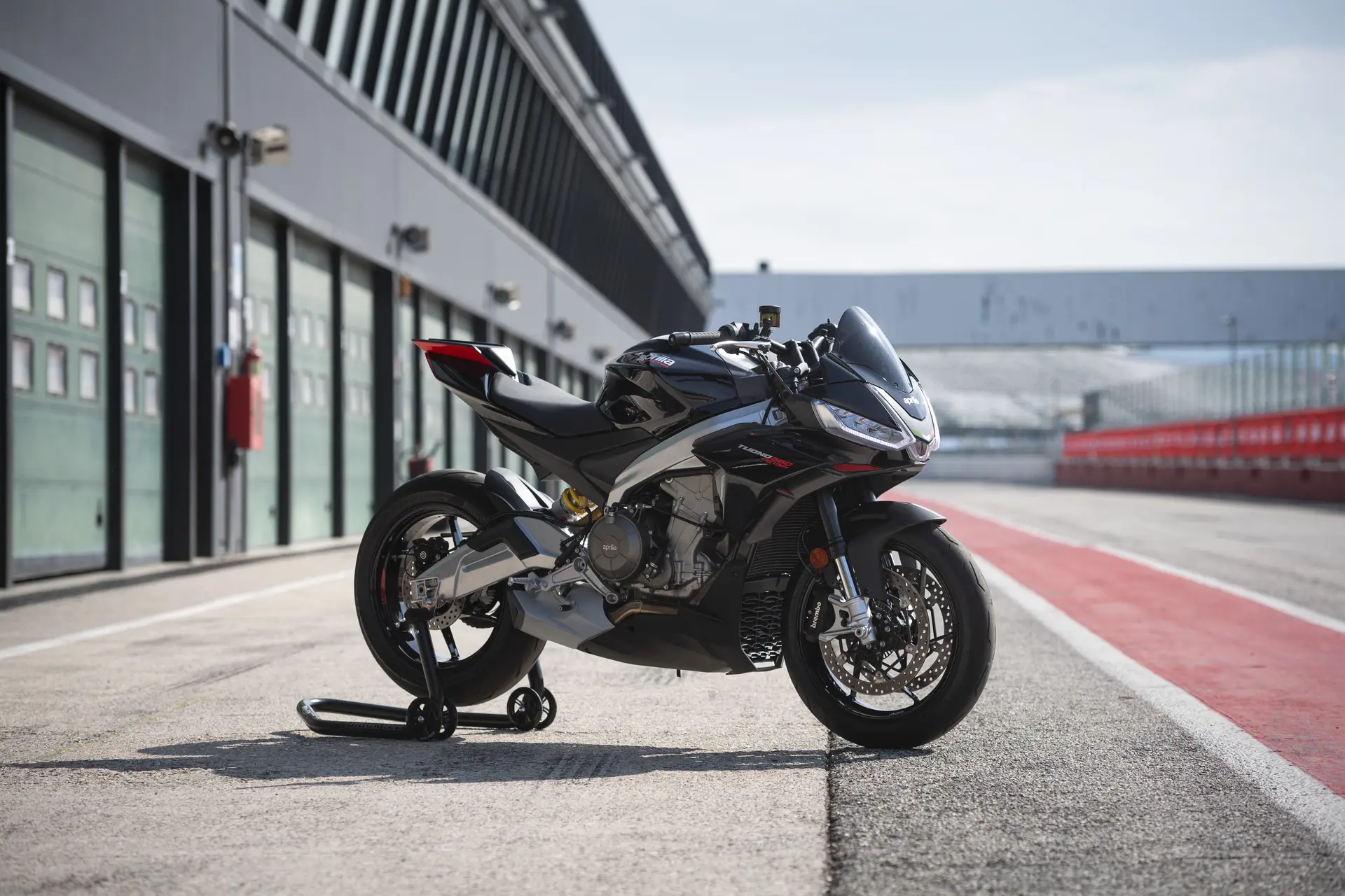 Aprilia Tuono 660 en pista