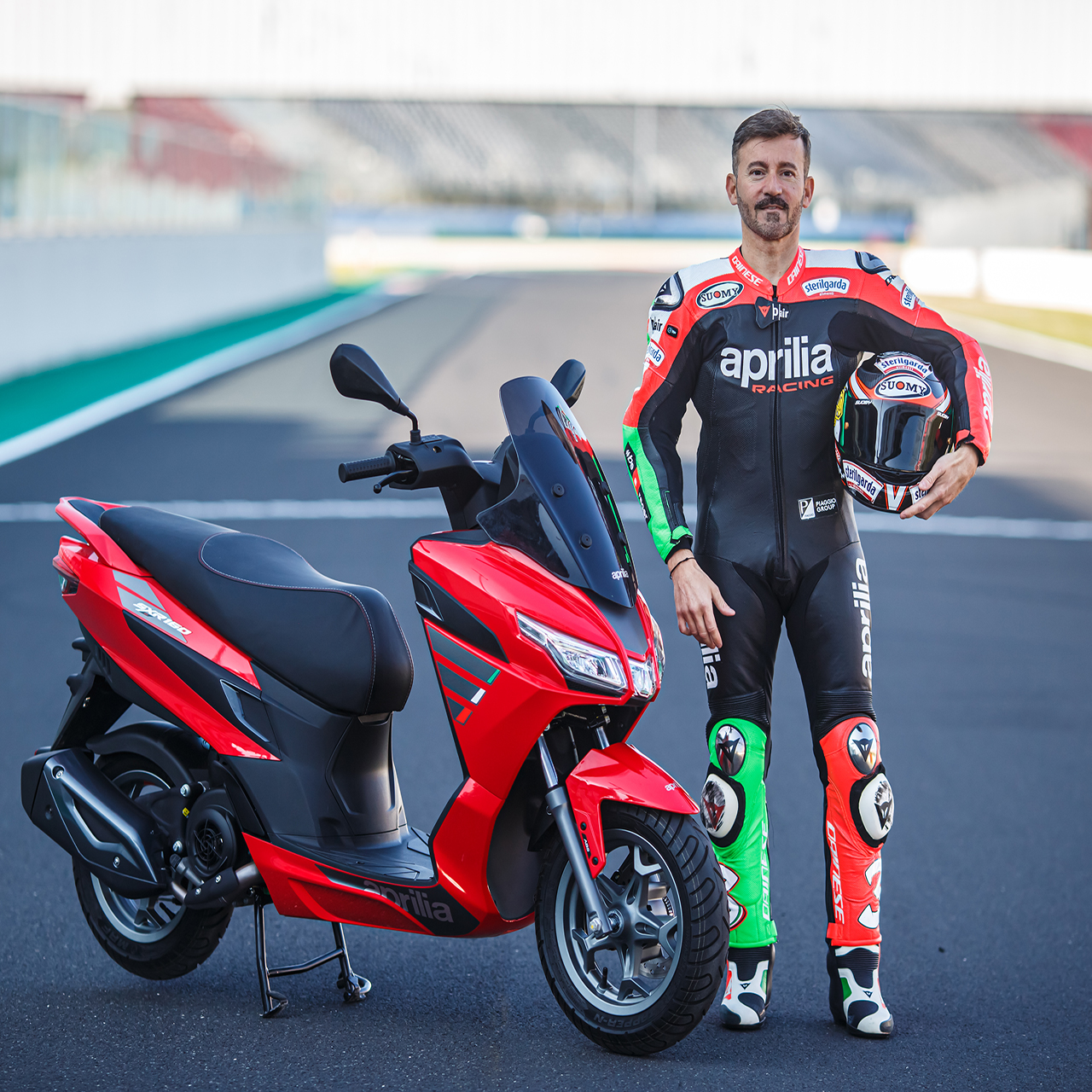 Aprilia SXR 160 roja