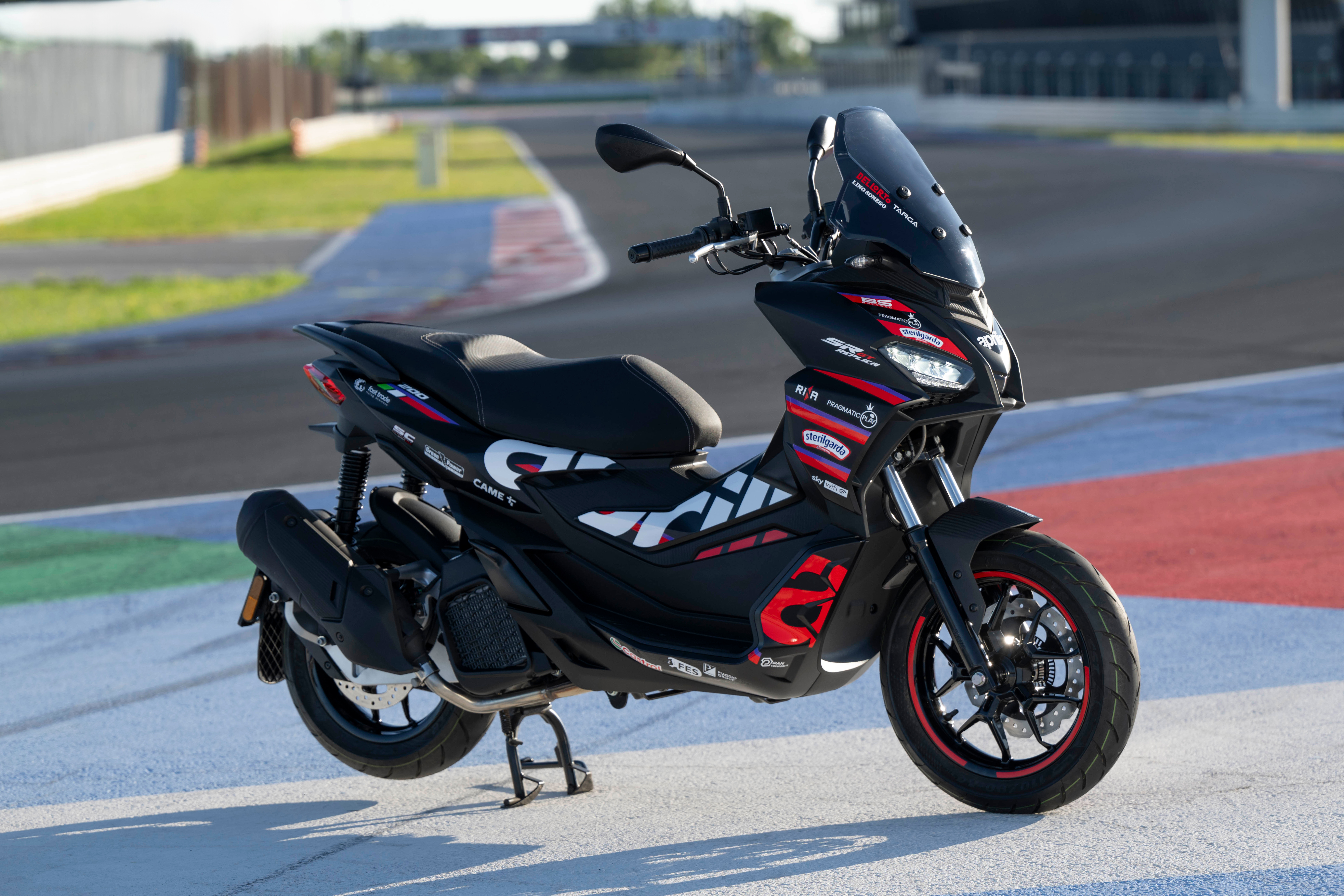 Aprilia SR GT 200