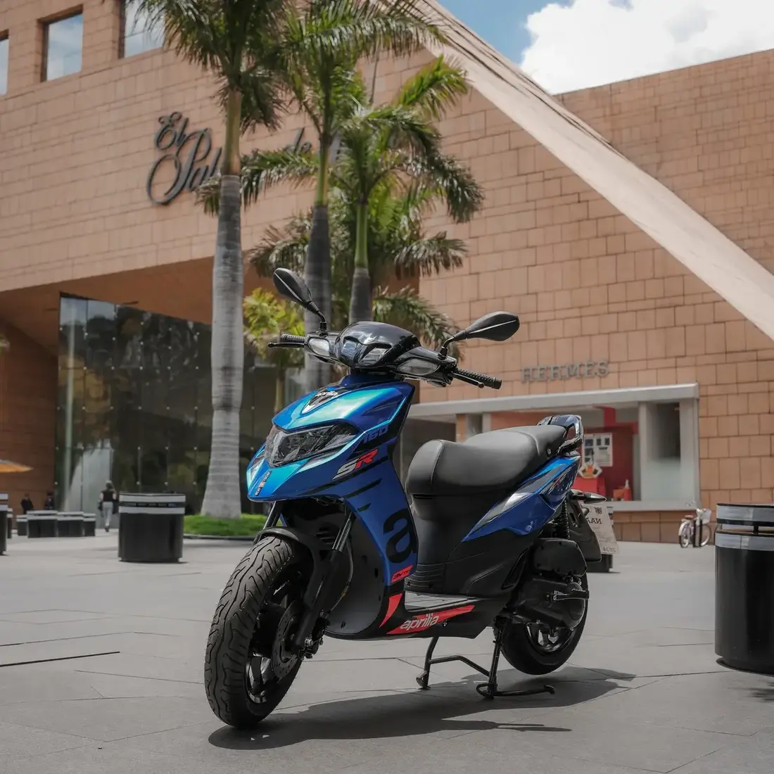 Aprilia SR 160, detalle de conducción